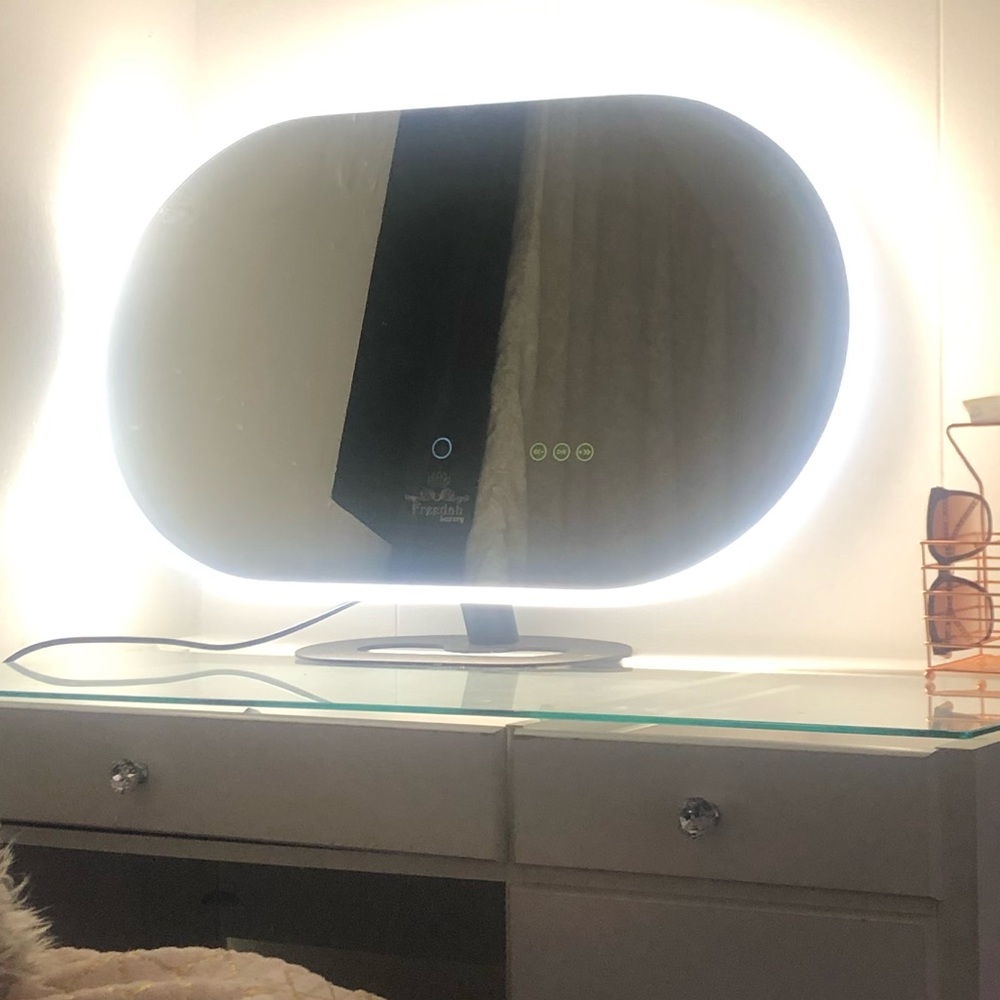 Vanity mirror